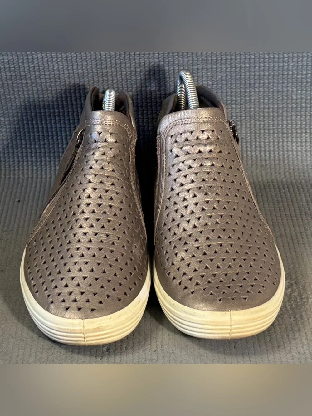 ECCO Soft 7 Leather Laser Cut Bootie Shoes Metallic Women’s Size 10‎ US 41 EU